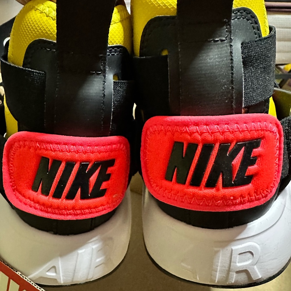 Women’s Nike Blue and Yellow Sneakers - Picture 3 of 7